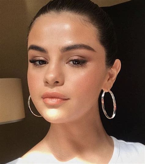 Pin By Xcerin On Celebs Selena Gomez Makeup Highlighter Makeup