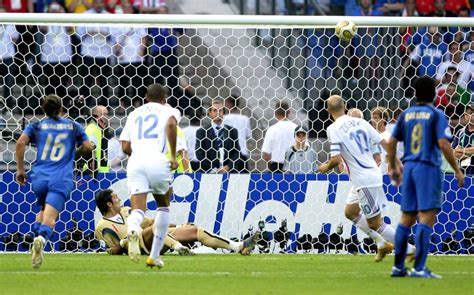 L'italie gagne la coupe du monde de foot! Et si - 9 juillet 2006, la France gagne sa deuxième Coupe ...