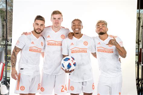 Vai disputar a major league soccer. Atlanta United FC unveil new secondary jersey for 2018 ...