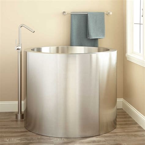 Japanese soaking tubs for small bathrooms and outdoor use. Japanese Soak Tub - Bathtub Designs