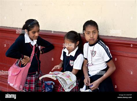 Chicas Adolescentes Mexicanas Fotografías E Imágenes De Alta Resolución