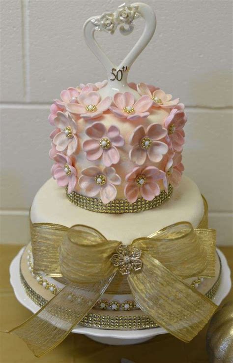Vaso da fiori anni 50/60 in cristallo. 50 anni di matrimonio torta con fiori e perle oro | Anniversario di matrimonio, 50esimo ...