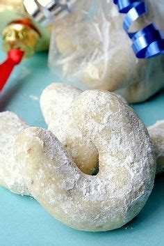 Walnut cookies are very common around christmas time in slovakia. Czech Christmas magic: vanilla crescents / Ceska Vanocni ...