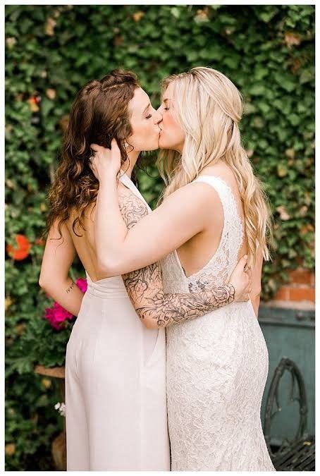 Pin By K E On Kisses In Lesbian Wedding Romantic Wedding Photos