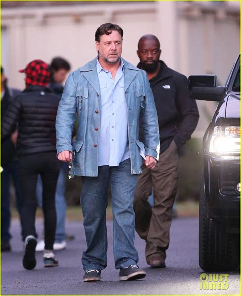 Ryan Gosling Looks Messy But Hot On The Nice Guys Set Photo 3292399 Russell Crowe Ryan