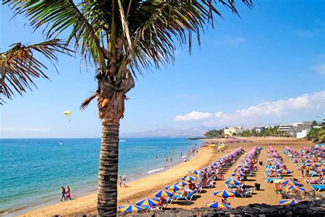 Puerto del Carmen Strandok: Fedezze fel az élettel teli partot