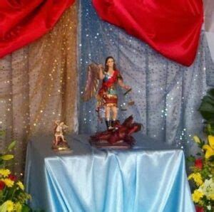 Altar de San miguel arcangel en casa Iluminación Digital