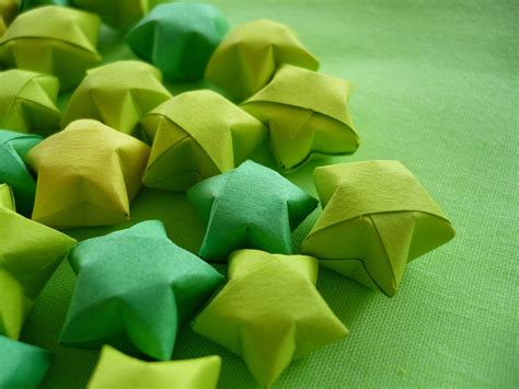Download Green Yellow Star Colors Man Made Origami Hd Wallpaper