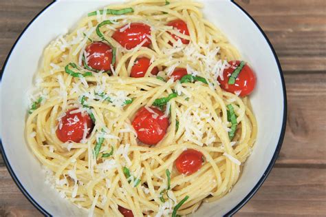 Mini meatball and broken spaghetti tomato stoup. Spaghetti Aglio e Olio with Fresh Tomatoes & Basil ...