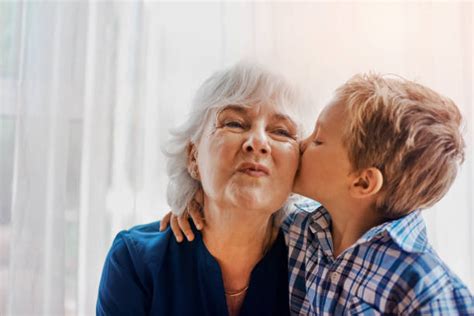 252900点を超えるgrannyのストックフォト、写真、そしてロイヤリティフリーの画像 Istock