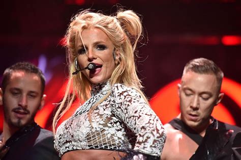Britney Spears Covers Bonnie Raitts Something To Talk About