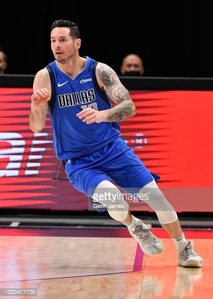 Jj Redick Of The Dallas Mavericks Runs On The Court Against The Los News Photo Getty Images
