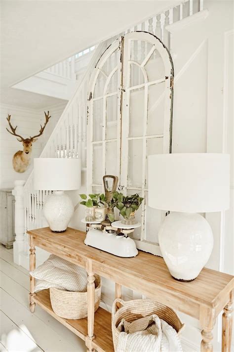 Simple And Clean Cottage Style Entryway Cottage Style Cottage Entryway