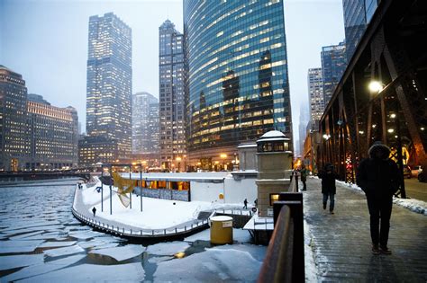 The overnight low will be 76 °f (24.4 °c). 'If you don't have to be outside, don't': Chicago braces ...