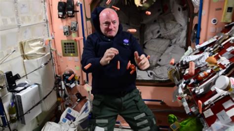 Astronaut Scott Kelly Breaks Record For Time Spent In Space Mental Floss