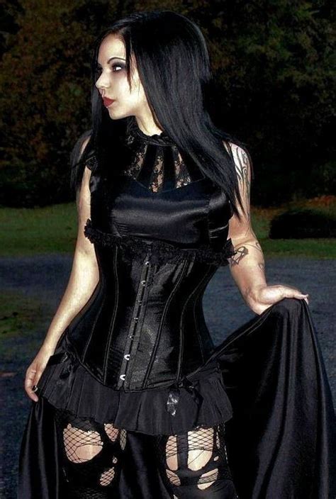 gothic girls goth beauty dark beauty dark fashion gothic fashion gothic looks goth women