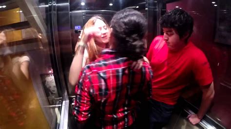 Haciendo El Amor En El Ascensor Camara Oculta Youtube