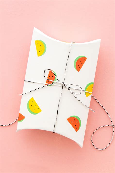 Craft a birthday card that is beautiful and looks much more complicated to make than it is. 11 DIY Summer Gift Wrapping Paper Ideas - Shelterness