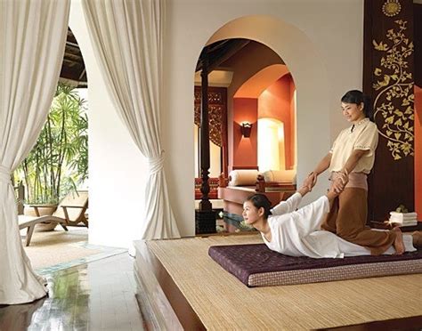 World S Best Massages Where To Get And Learn How To Give Them Spa Rooms Massage Room Decor