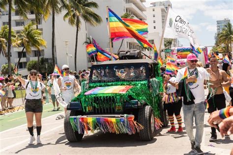festival anual del orgullo y desfile en la playa sur de miami fotografía editorial imagen de