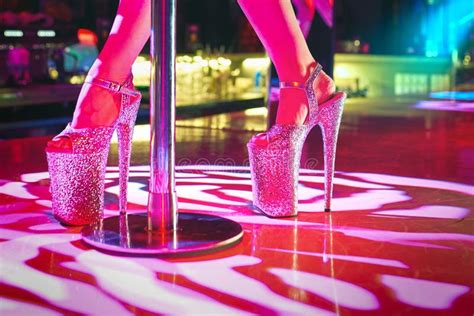 Strip Tease En Club De Noche Imagen De Archivo Imagen De Danza