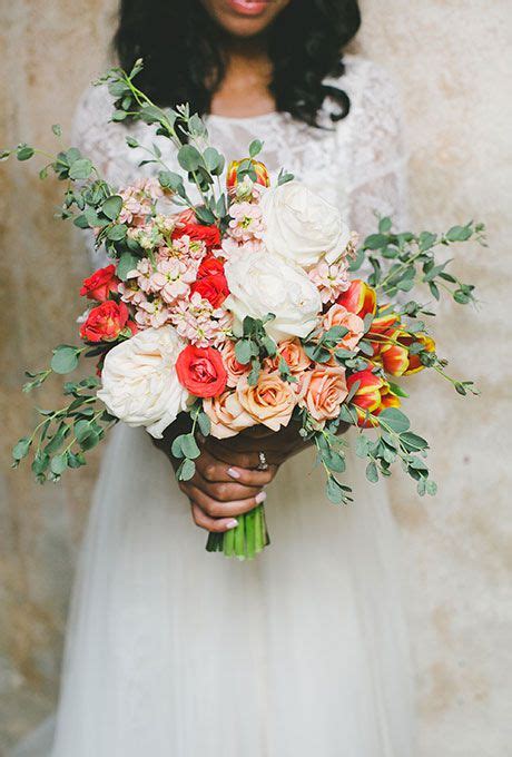 Highlight your winter wedding date with a gorgeous bouquet, bursting with seasonal charm. 25 Organic Wedding Bouquets