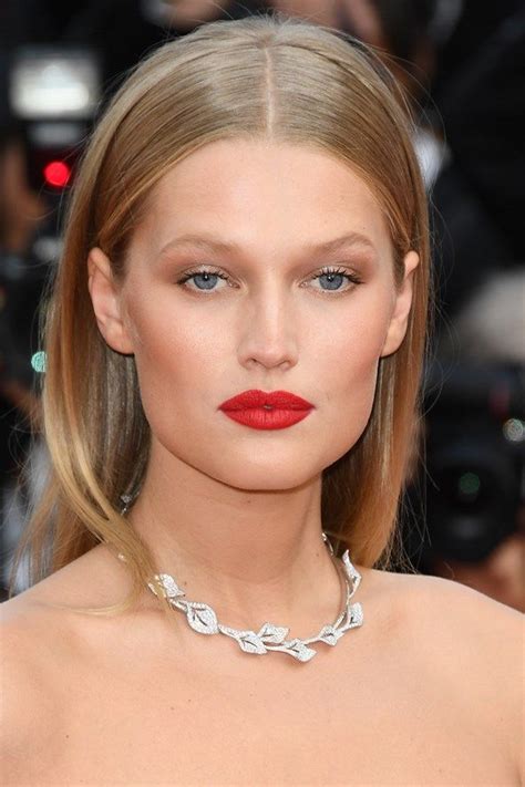 Toni garrn news, gossip, photos of toni garrn, biography, toni garrn boyfriend list 2016. Toni Garrn at Cannes 2016 | Slick hairstyles, Front hair ...