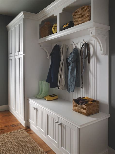 Eye appealing way to stay organized | Entryway storage, Home, Stylish