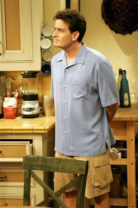 Charlie Sheen On Two And A Half Men Image Courtesy Of Cbs Series E Filmes Homens