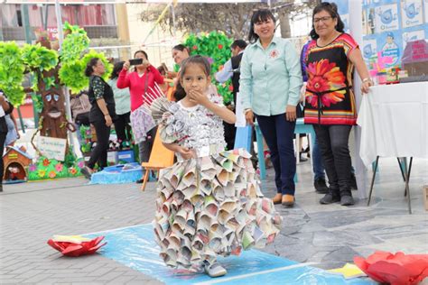 Escolares Chimbotanos Lucen Prendas Confeccionadas Con Material Reciclado Video Noticias