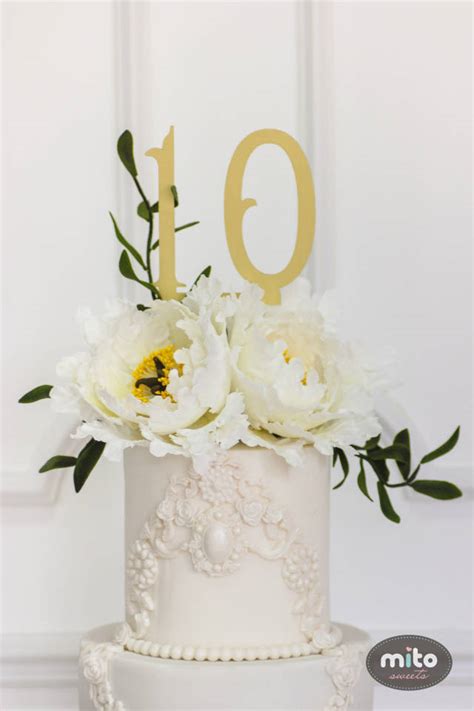 The more meaningful you can make the gift, the better off you'll be. 10 years anniversary cake