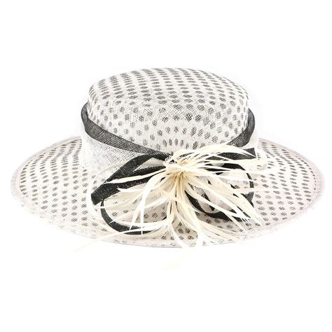 Du baptême au mariage, en passant par le gala d'entreprise, il est grand temps de trouver son foulard quand le superflu devient juste sublime. Chapeau mariage blanc pois noir Claridge, canotier ...