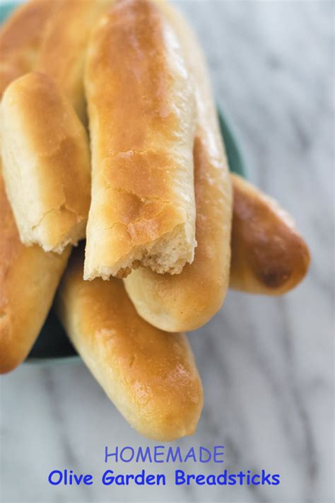 How many breadsticks in a single order at pizza hut? Homemade Olive Garden Breadsticks | Naive Cook Cooks