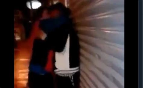 VIDEO Mujer besa apasionadamente a su novio Janet ya cálmate