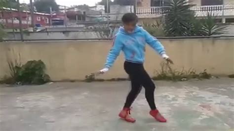 Se você gosta de menina dançando, acho que vai adorar estas ideias. MENINA DANÇANDO (SARRADA LENDÁRIA) - YouTube