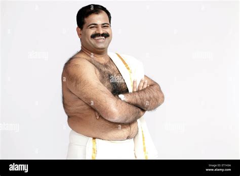 Man Wearing Lungi Stockfotos Und Bilder Kaufen Alamy