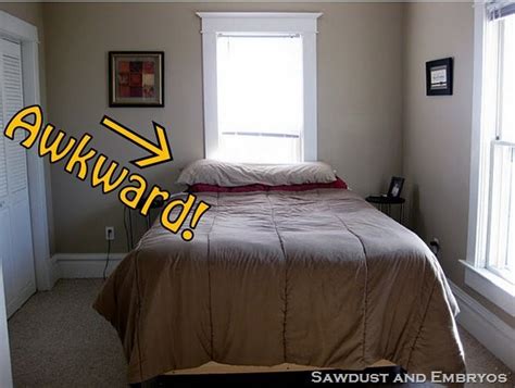 How To Arrange Queen Bed In Small Room Hanaposy