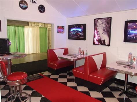 How To Decorate In American 1950s Retro Diner Styleretro Diner