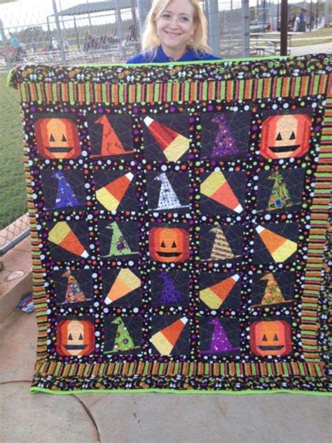 These Halloween Quilts Are Unbelievable Quilts Halloween Quilts