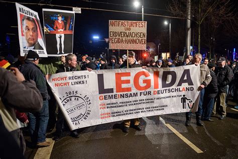 cologne sex attacks far right pegida protesters clash with police in leipzig
