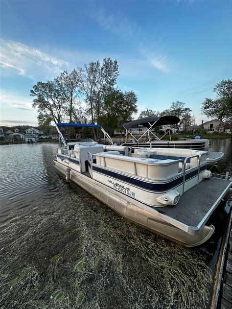 Odyssey Millennium Pontoon Boat 22ft - Powerboats & Motorboats - White