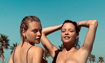 Check spelling or type a new query. Silvia e Giulia Provvedi sexy gemelle in piscina a Dubai ...