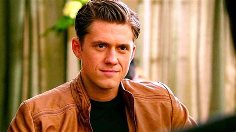 Aaron Tveit As Mike Warren On Graceland Aaron Tveit Aaron Tony