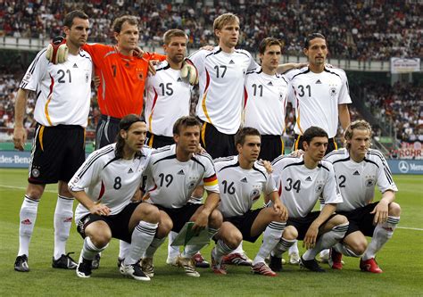 A sua carreira, em termos de clubes, foi boa, mas foi a marca deixada na seleção alemã, principalmente em campeonatos do mundo, que eternizou o nome do ponta de lança germânico. Adidas Deutschland Trikot 11 Miroslav klose WM 2006 Heim ...
