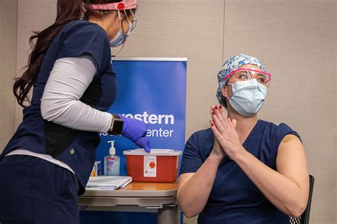 Ut Southwestern Caregivers Receive Covid Vaccine Ct Plus Ut Southwestern