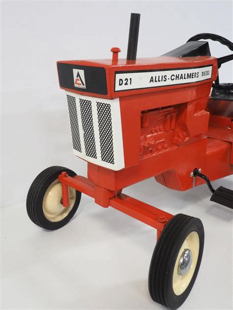 Lot Allis Chalmers D21 Pedal Tractor