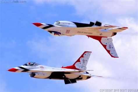 Usaf Thunderbirds Flight Demonstration Team F 16 Viper Fighter