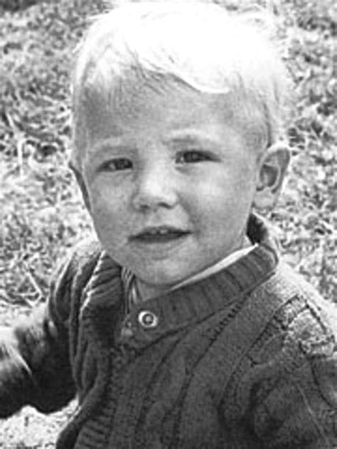 Owner of the second best chin in the world, director, actor, writer, producer and founder of. Ben Affleck - child photo, circa 1974. | Ben affleck kids ...