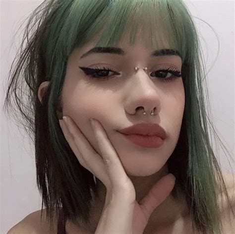 Pin By Imsoluwu On Girl In 2020 Aesthetic Hair Grunge Hair Green Hair