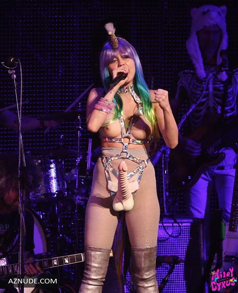 Miley Cyrus Sexy In A Concert In Vancouver Aznude